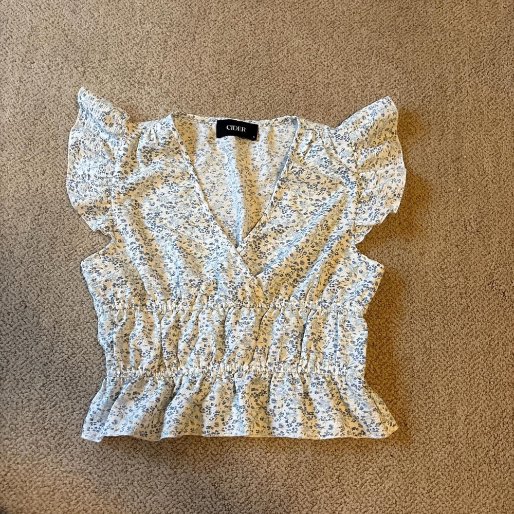 Cider White and Blue Floral Blouse